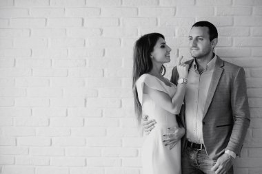 Kızları olan genç bir aile 