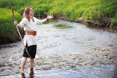 Bir İskandinav biri etnik giysiler