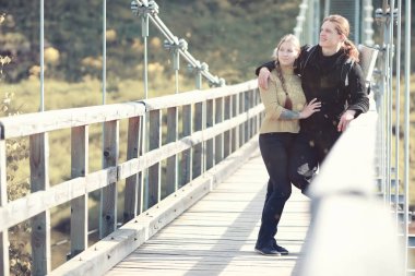 Bir sırt çantası ile yürüyerek seyahat