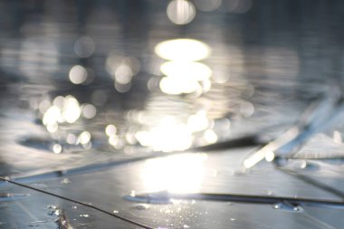 Suyun içinde parla.