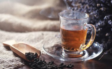 Bir hizmet tabloda çay demlendi