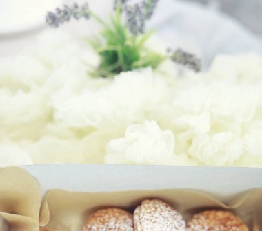 Şekerleme aromalı kek bir tatil için