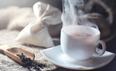 Bir hizmet tabloda çay demlendi