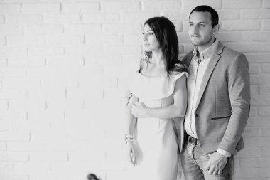 Kızları olan genç bir aile 