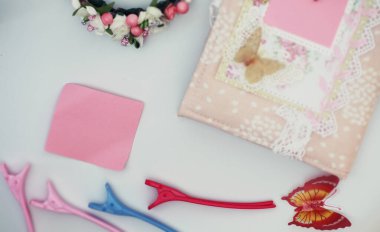 Bir günlük bir beyaz masaya girişler için