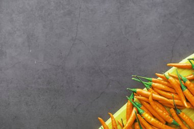 Acı portakal biberi. Siyah Şili biberi..