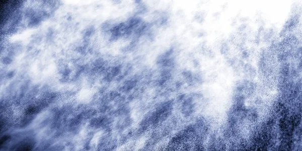 Una corriente de agua y una nube de gotas —  Fotos de Stock