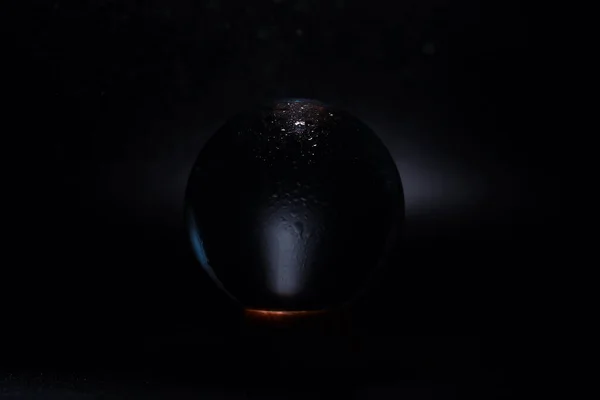 Bola de cristal para predecir el destino. Adivinando para el futuro . — Foto de Stock