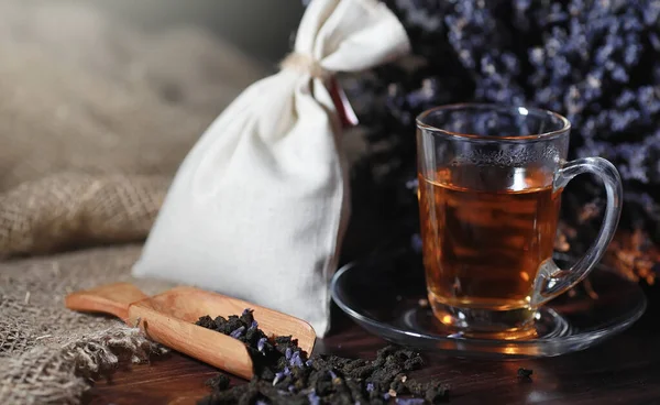 A tálalás táblázat főzött tea — Stock Fotó