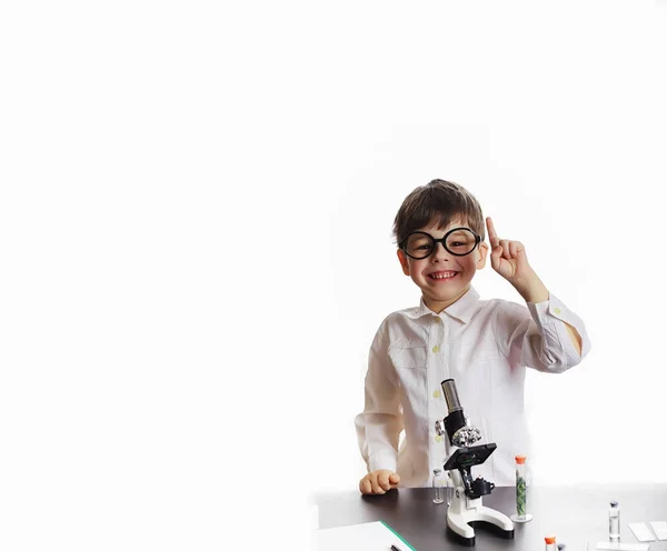 年轻的科学家化学家。医生、实验室助理. — 图库照片