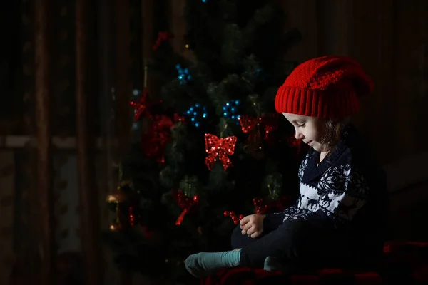 Little girl in red hat waiting for santa — Stock Photo, Image