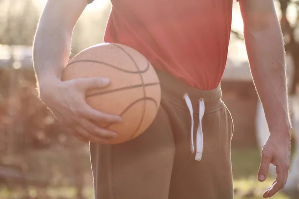 Hand hold basketball — Stock Photo, Image