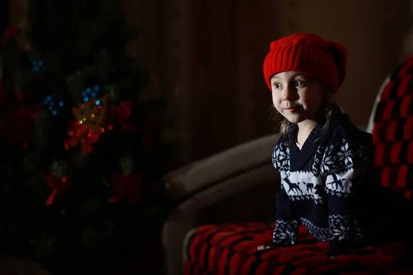 Little girl in red hat waiting for santa — Stock Photo, Image