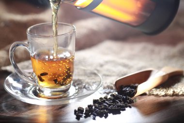 Bir hizmet tabloda çay demlendi