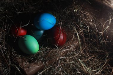 Çuval bezi üzerinde Yumurta Boyalı Paskalya