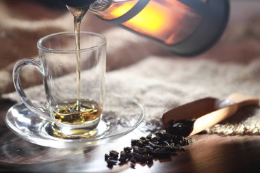 Bir hizmet tabloda çay demlendi