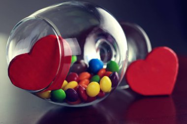 şeker hapı ile cam