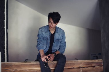 Asya genç adam öğrenci 