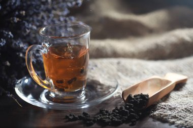 Bir hizmet tabloda çay demlendi