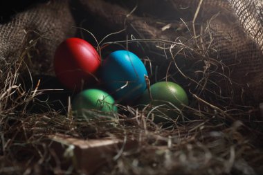 Çuval bezi üzerinde Yumurta Boyalı Paskalya