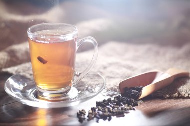 Bir hizmet tabloda çay demlendi