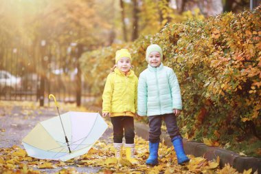 Çocuk sonbahar Park walk