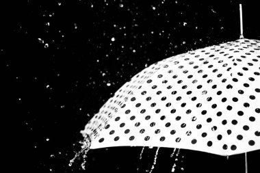 yağmur damla şemsiye izole