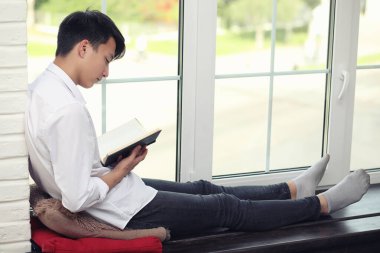 Asya genç adam öğrenci 