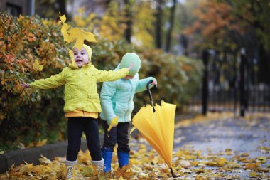 Çocuk sonbahar Park walk