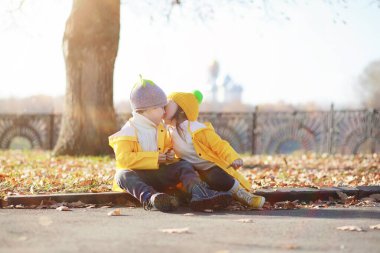 Çocuk sonbahar Park walk