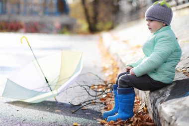 Çocuk sonbahar Park walk