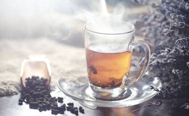 Bir hizmet tabloda çay demlendi