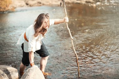 Bir İskandinav biri etnik giysiler