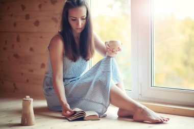 Evde veznedeki kıza