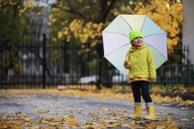 Çocuk sonbahar Park walk