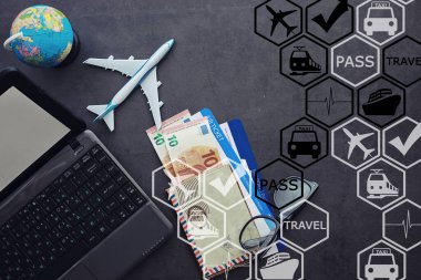 Uçak bileti ve uçuş için pasaport. Seyahat konsepti. Bilet