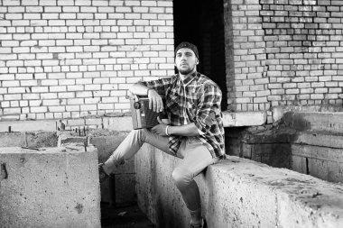 sakallı bir genç adam