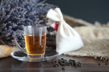 Bir hizmet tabloda çay demlendi