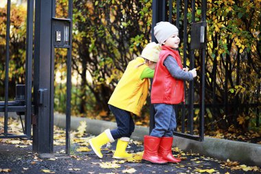 Çocuk sonbahar Park walk