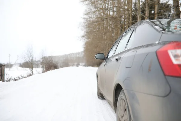 Car on a snowy winter road in fields. — Stock Photo, Image