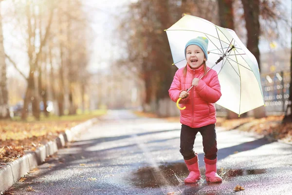 Çocuk sonbahar Park walk
