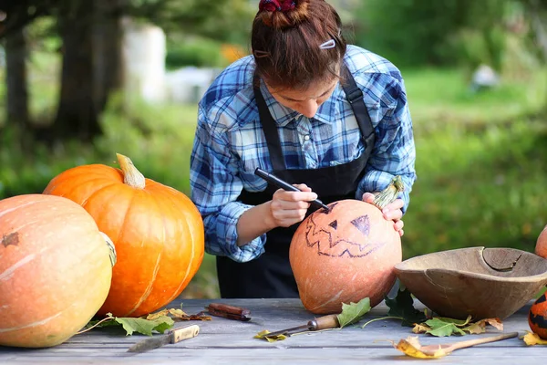 Halloween tök faragni — Stock Fotó