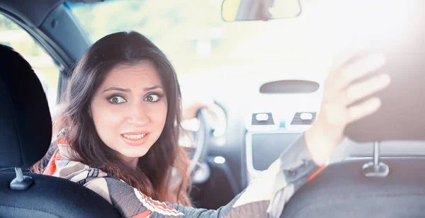 Girl driving a car bad emotions — Stock Photo, Image