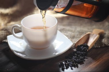 Bir hizmet tabloda çay demlendi