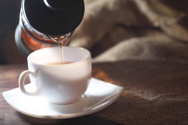 Bir hizmet tabloda çay demlendi