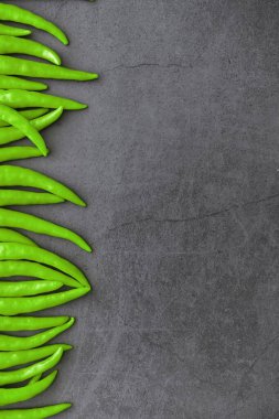 Acı yeşil biber. Siyah Şili biberi..