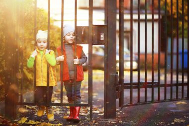 Çocuk sonbahar Park walk