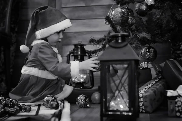 Un niño esperando a Santa Claus — Foto de Stock