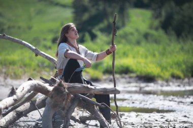 Bir İskandinav biri etnik giysiler