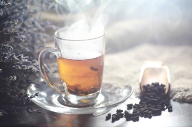 Bir hizmet tabloda çay demlendi